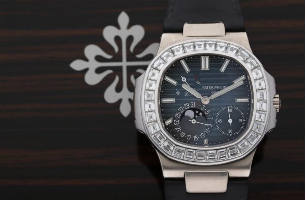 Patek Philippe Nautilus 5724G-001 Diamond Edition - Image 4