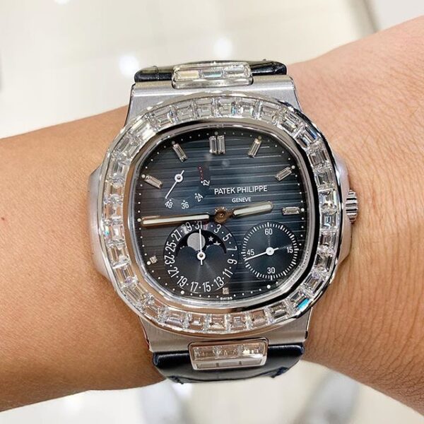 Patek Philippe Nautilus 5724G-001 Diamond Edition - Image 2