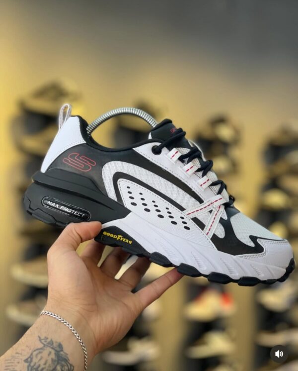 Skechers Max Protect