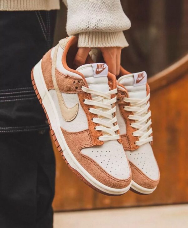 Nike SB Dunk Low Medium Curry - Image 4